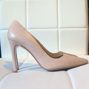 Elegant Beige Textured Women's Pumps